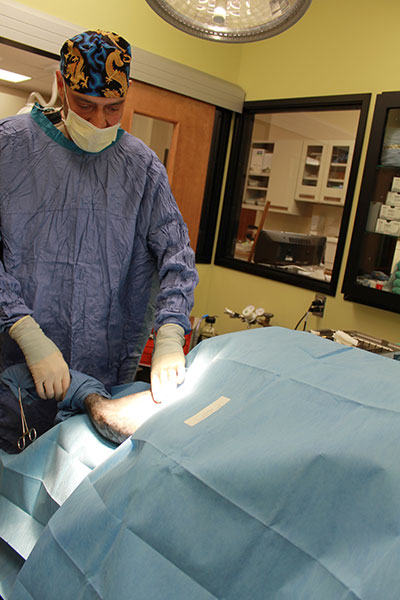 Dr. Ricardo Bonafine preparing to start surgery